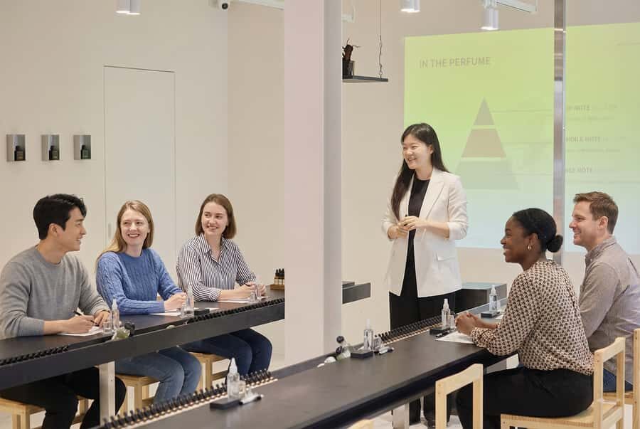 Seoul: Create Your Own Luxury Niche Perfume in Hongdae - Experience Overview: From Basics to Masterpiece