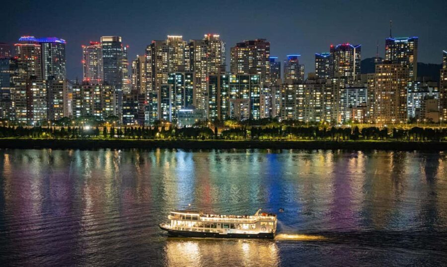 Seoul: Han River Night Picnic & Games with Cruise - Exploring the Itinerary in Detail