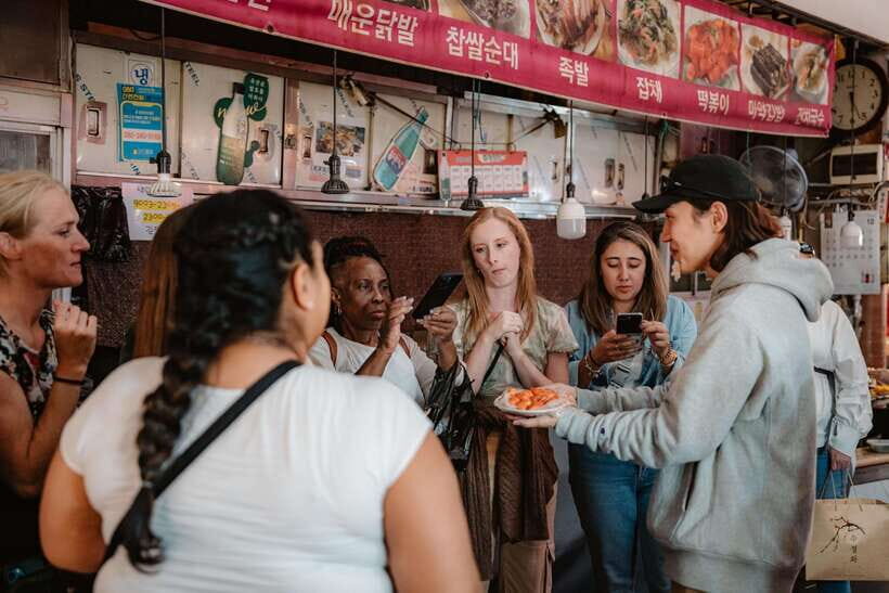 Seoul: Night Market Food Tour with Local Guide - The Itinerary Breakdown