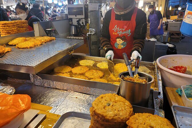 Seoul Private Night Tour: Royal Palace & 5 Street Food Tastings - Why This Tour Works for Different Travelers