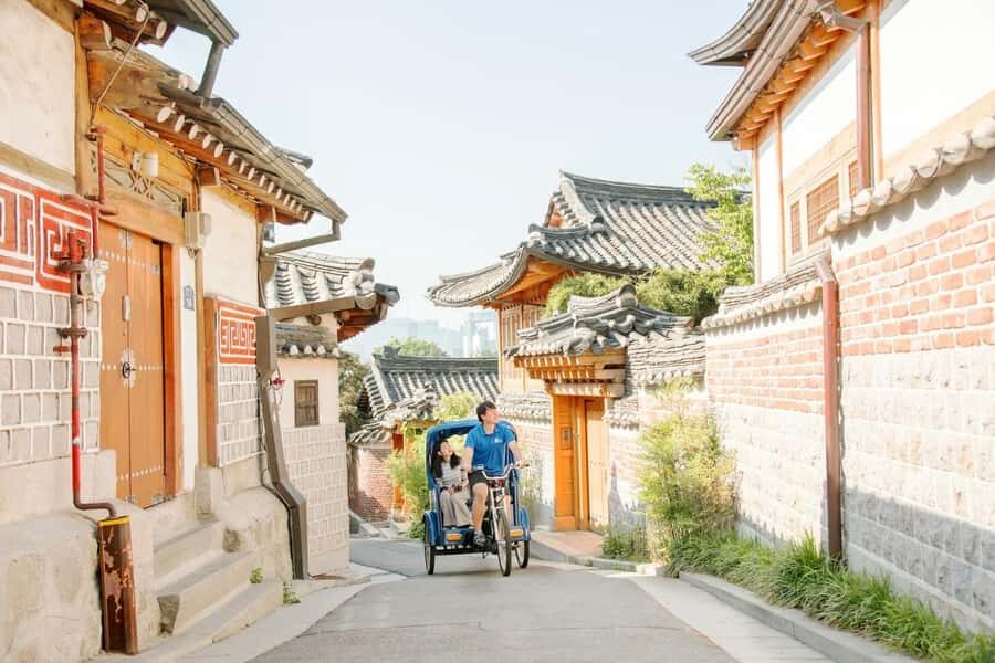 Seoul: Private Pedicab Tour at Bukchon Anguk Hanok Village - How the Tour Is Structured