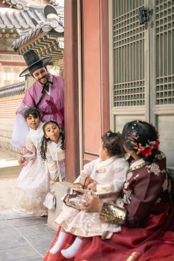 Seoul: Private Photo Walk with a Local Photographer - Detailed Breakdown of the Itinerary