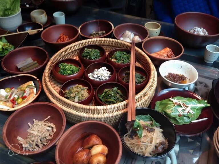 Seoul: Traditional Community Walking Food Tour in Bukchon - Exploring Seoul’s Culinary and Cultural Layers