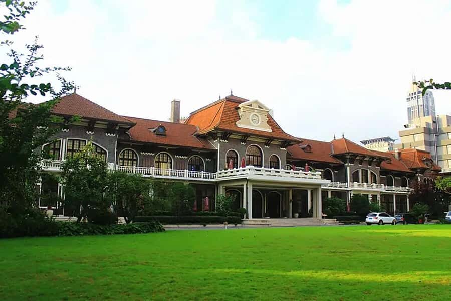 Shanghai: Art & Culture Guided tour in the French Concession & the Bund - Starting Point and First Impressions  