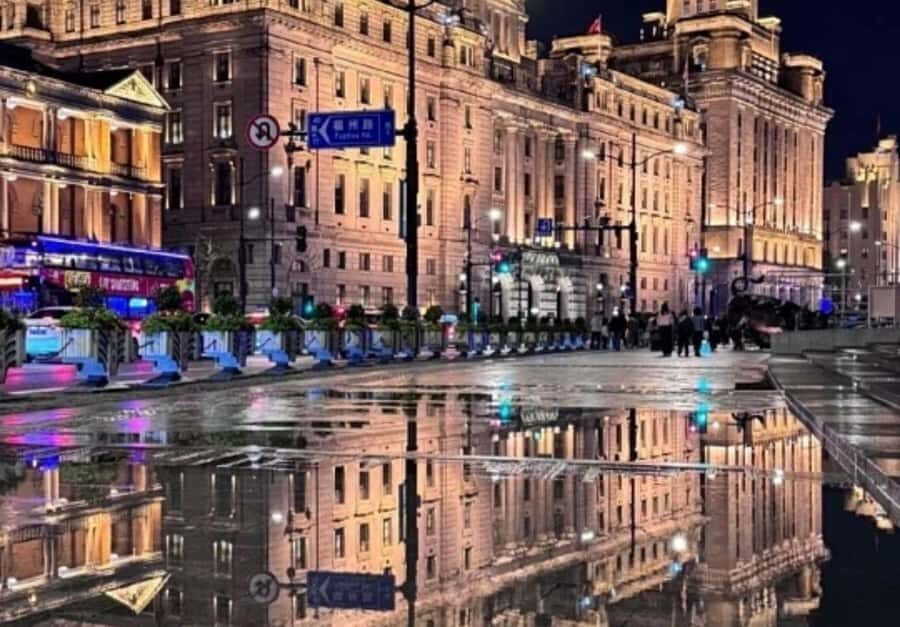 Shanghai: Yuyuan Garden, The Bund & Zhujiajiao Boat - Exploring Shanghai’s Historic Heart: Yuyuan Garden & Old Street