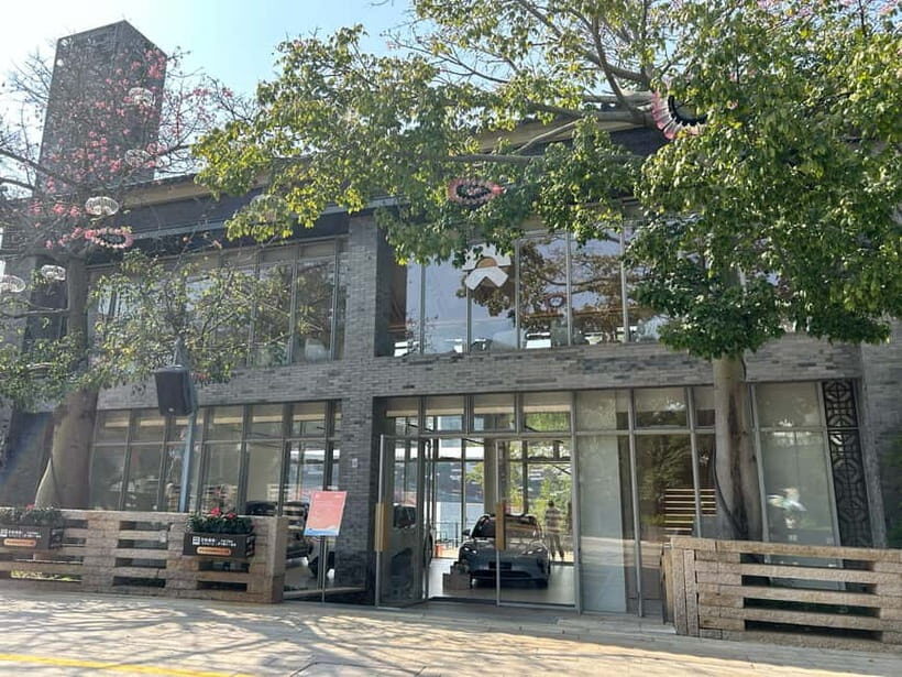 Shenzhen: DJI Flagship Store, Huaqiangbei & Lianhua Tour - Discovering Shenzhen’s Electronics Heart at Huaqiangbei  