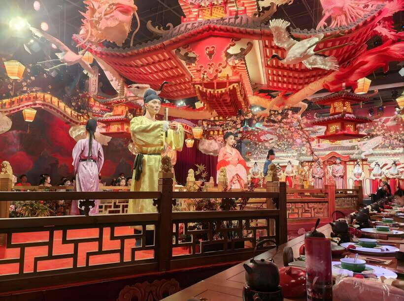 Shenzhen: Royal Dinning Experience with Culture Performance - The Cultural Performances and Interactive Elements