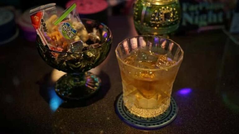 Shinsaibashi FARPLANE PARCO Bar Entry + Drink (For Foreign) - Why This Experience Fits Well