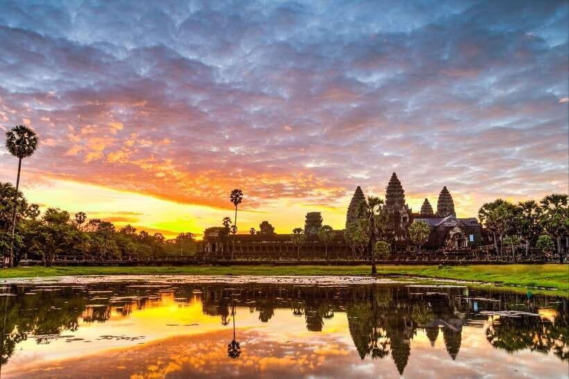 Siem Reap: Angkor Sunrise Bike Tour with Breakfast and Lunch - Detailed Breakdown of the Itinerary