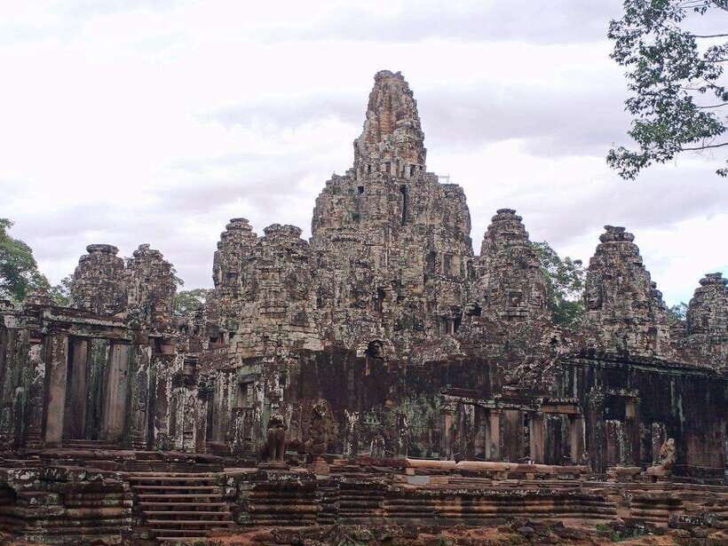 Siem Reap: Angkor Wat and Banteay Srei Temple Day Tour - Authentic Experiences & Tips