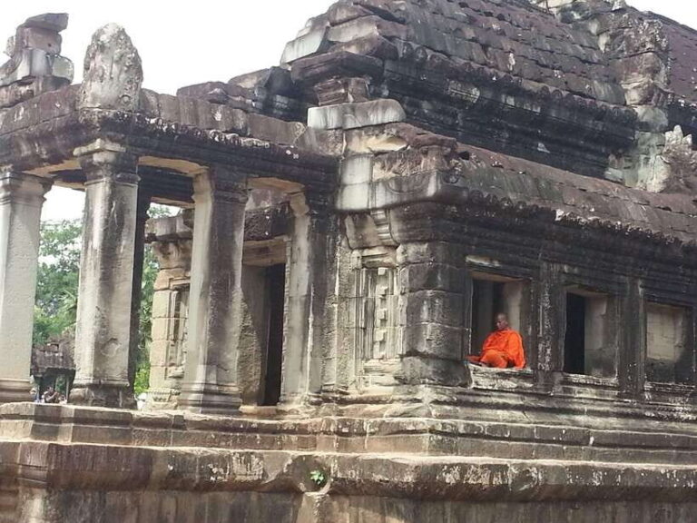 Siem Reap: Angkor Wat Half-Day Trip with Local Guide - The Itinerary: A Perfect Snapshot of Angkor Wat