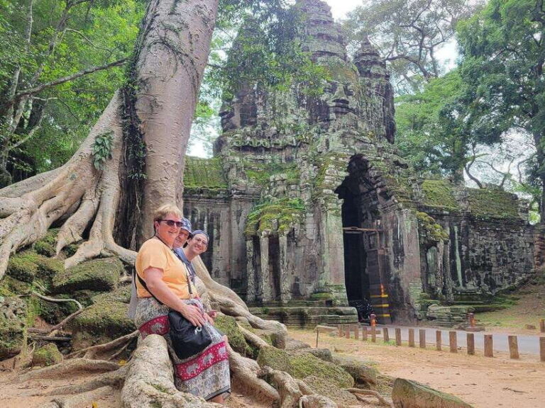 Siem Reap: Angkor Wat Private full Day Tour - Angkor Wat: The Magnificent Heart of the Day  