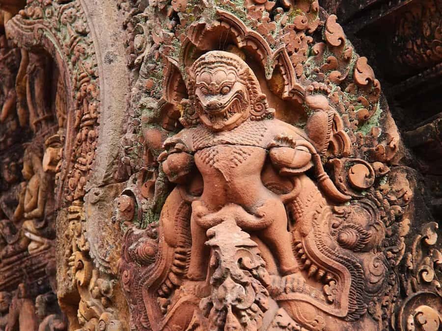 Siem Reap: Angkor Wat Sunrise Guided Tour with Pickup - Exploring the Iconic Temples: Angkor Wat and Beyond