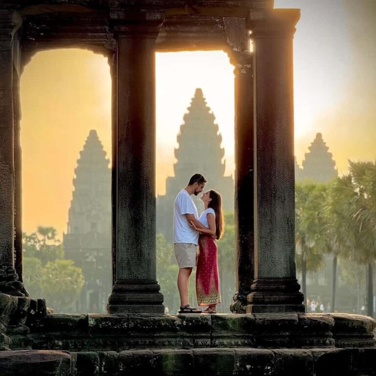 Siem Reap: Angkor Wat Sunrise/Set Guided Tour by AC Vehicle - What Makes This Tour Stand Out?