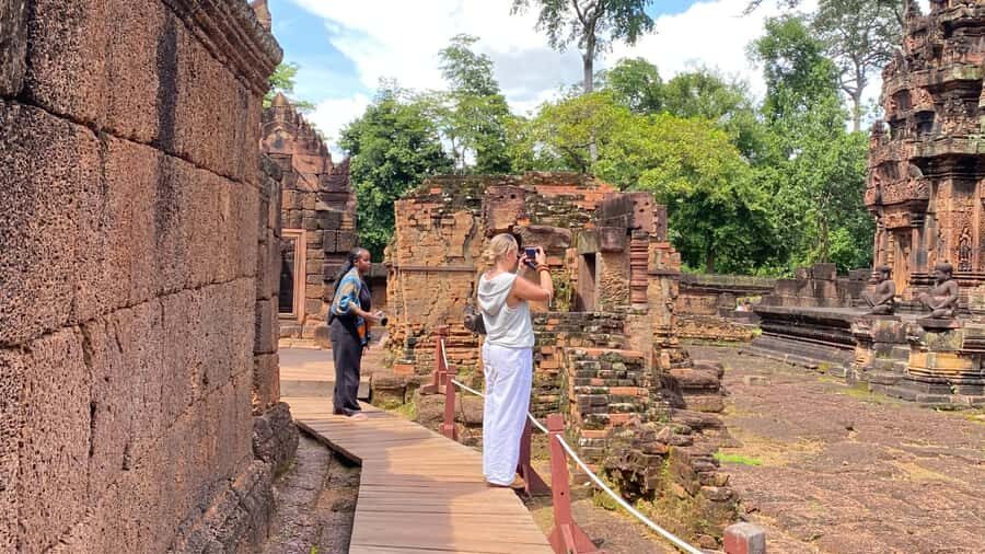 Siem Reap: Kampong Phluk Floating Village & Banteay Srei - Who Should Consider This Tour?