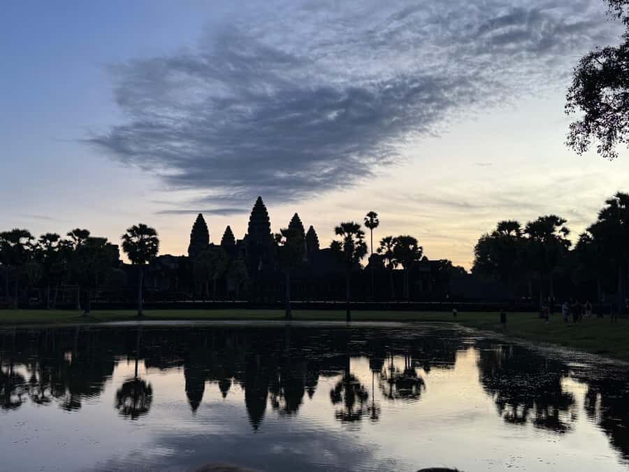Siem Reap & Phnom Penh: 6-Day Tour Package Guided with Meals - Analyzing the Value