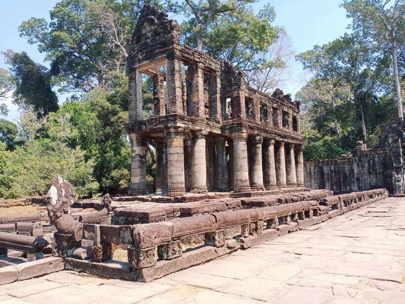 Siem Reap: Preah Khan, Ta Som, and Neak Pean Private Tour - A detailed look into the Siem Reap temple tour