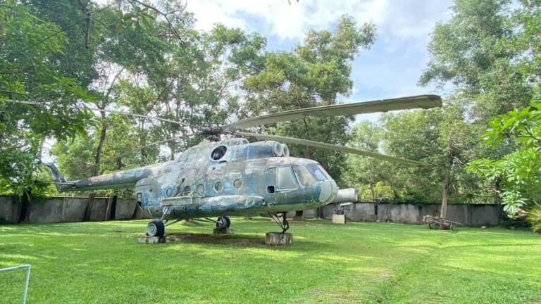 Siem Reap: Silk Farm, Handicraft Center, & War Museum Tour - Visiting Angkor Silk Farm: A Masterclass in Textiles