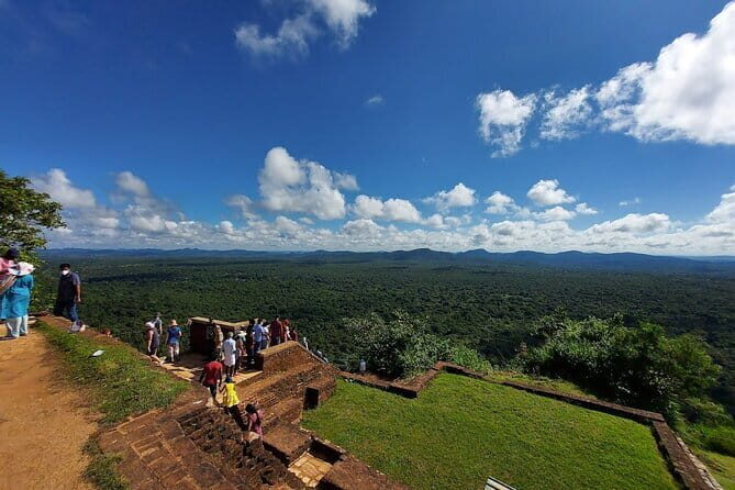 Sigiriya Rock Dambulla Cave and Village Tour From Trincomalee - A Closer Look at the Itinerary