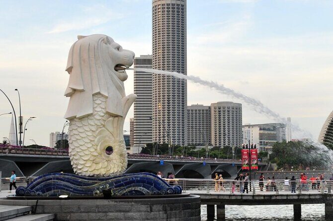 Singapore Civic District Landmarks and Views Tour - Merlion Park: Iconic Photo Opportunity