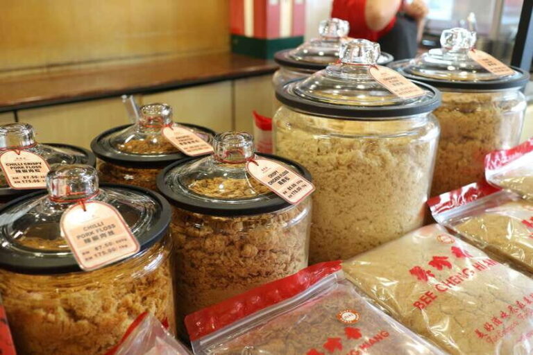 Singapore: Foodie Experience Guided Tour with 5 Tastings - Why This Tour Offers Great Value