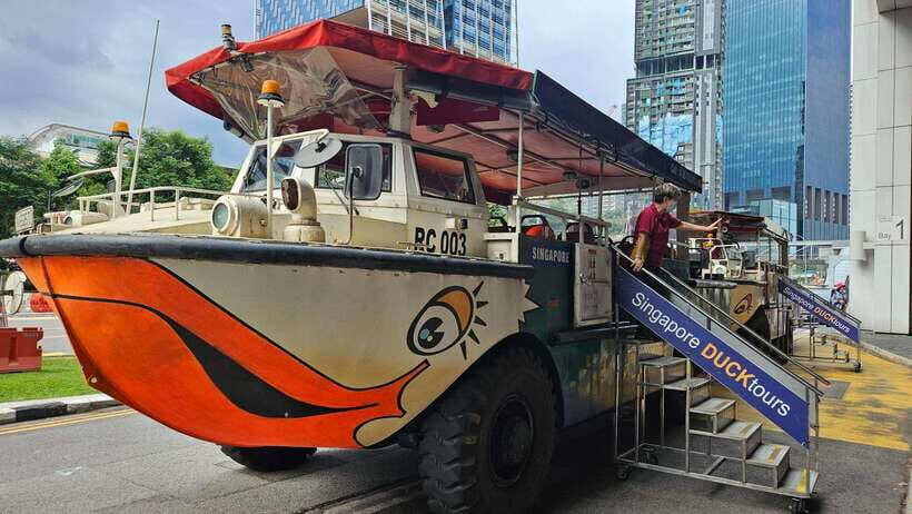 Singapore: Guided City Tour by Amphibious Duck Boat - The Itinerary Breakdown