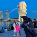 Singapore: Marina Bay Nighttime Walking Tour - Diving Into the Experience