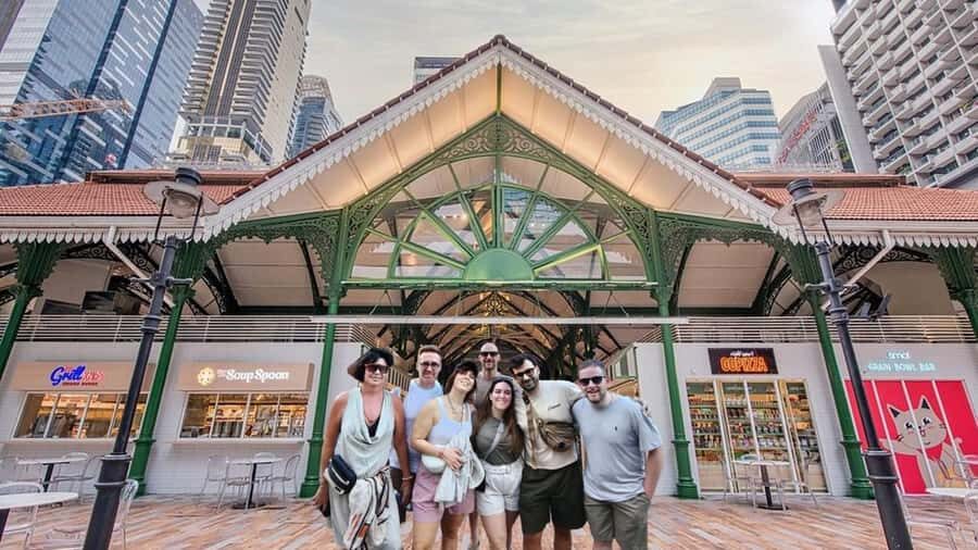 Singapore: Night Walking with 6 Food Tastings & Light shows - Transportation, Timing, and Group Size