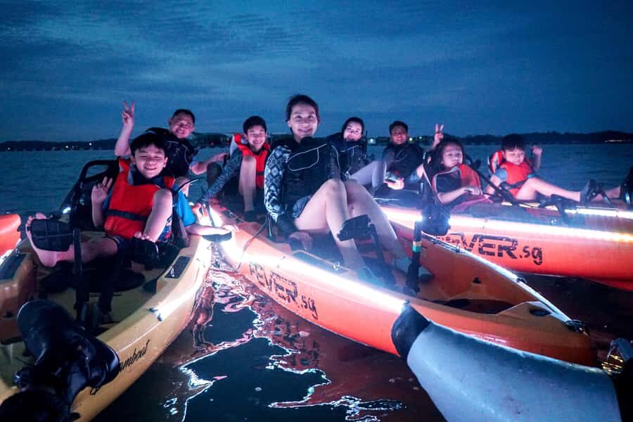 Singapore: Pasir Ris Park LED Night Kayak Tour with Mussels - Mid-Water Break & Photo Moments