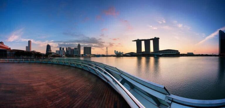 Singapore: Sunset Bike Tour with Hawker Food Experience - Cycling along the Formula One Race Track