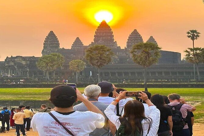 Small-Group Explore Angkor Wat Sunrise Tour with Guide - The Experience in Detail