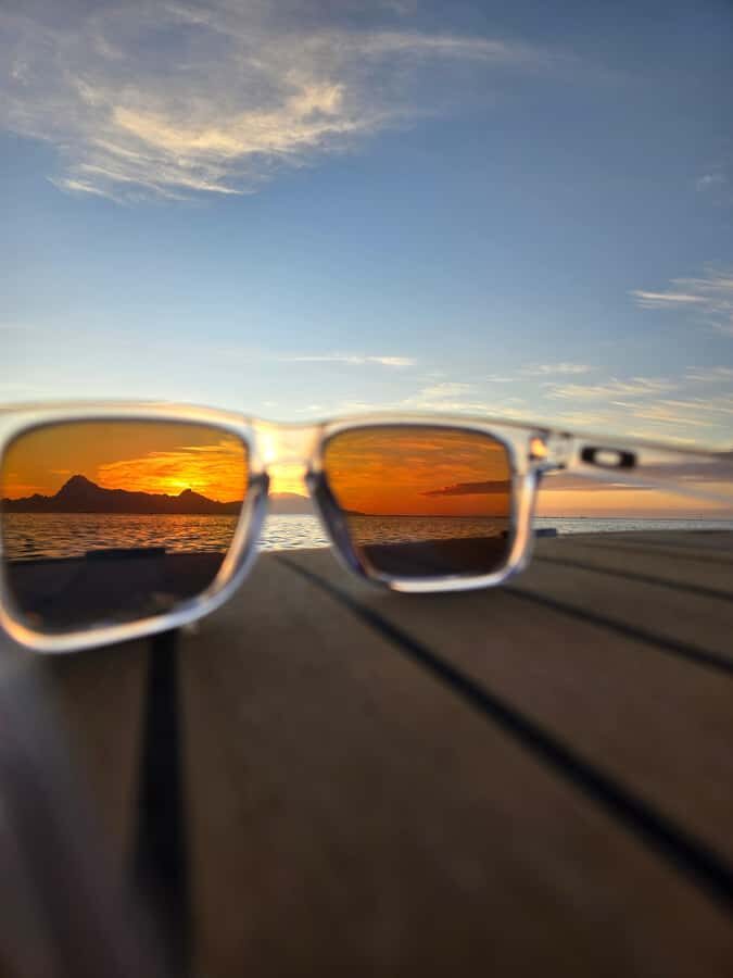 Tahiti Lagoon: An unforgettable sunset cruise facing Moorea - An Elegant Sunset Experience in Tahiti