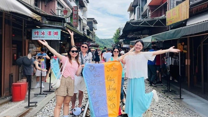 Taipei: Jiufen and Shihfen Half Day Tour - Who Is This Tour Best For?