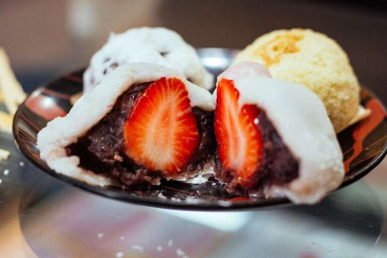 Taipei: Private Food Tour 10 Tastings with Locals - What Makes This Tour Stand Out?