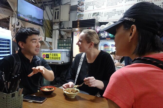 Taipei Walking Food Tour in Ningxia Night Market(10 Foods Incl.) - Guide and Group Experience