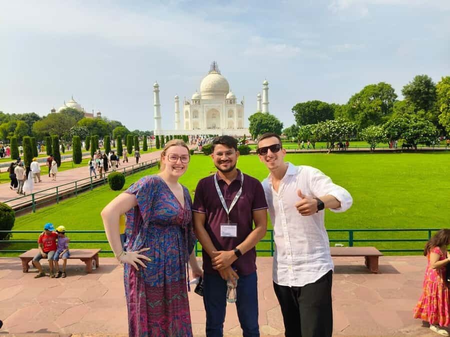 Taj Mahal Tour w/ High-Speed Train Experience -All Inclusive - Visiting the Taj Mahal: A Sight to Remember