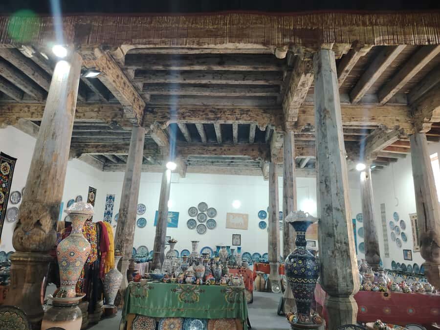 Tashkent: Old City Walking Tour with Local Artisans - Visiting a Local Artists Home