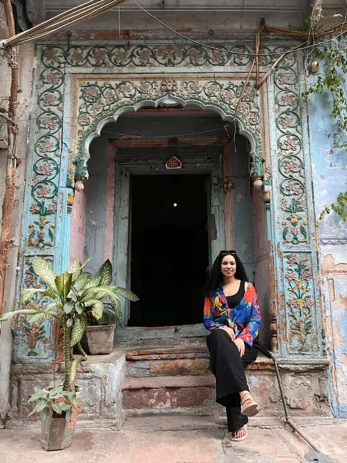 Temples, Bazaars & FoodTasting in OldDelhi with female Guide - Why This Tour Works