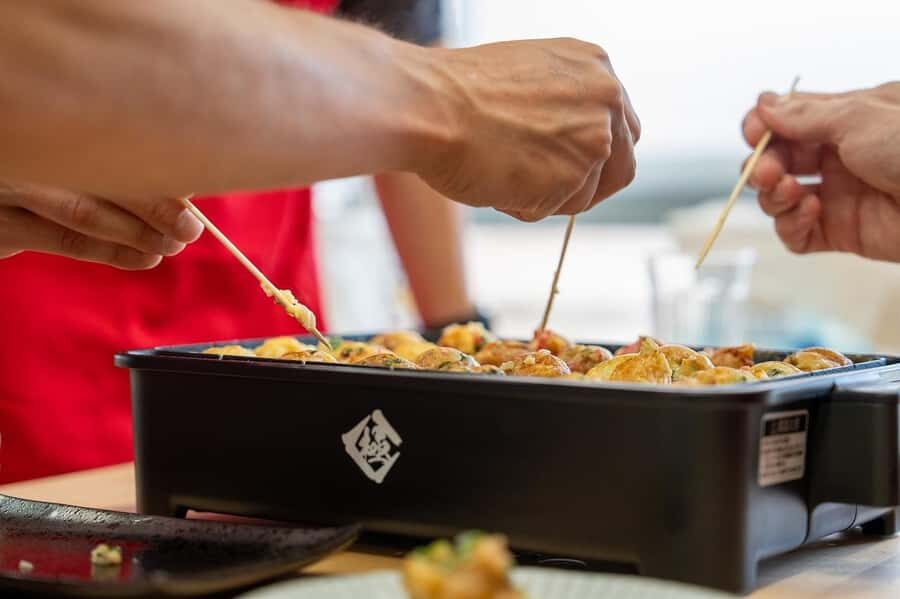 The Osaka Home Feast: Cooking, Culture & Sake Discovery - Who Will Love This Tour?