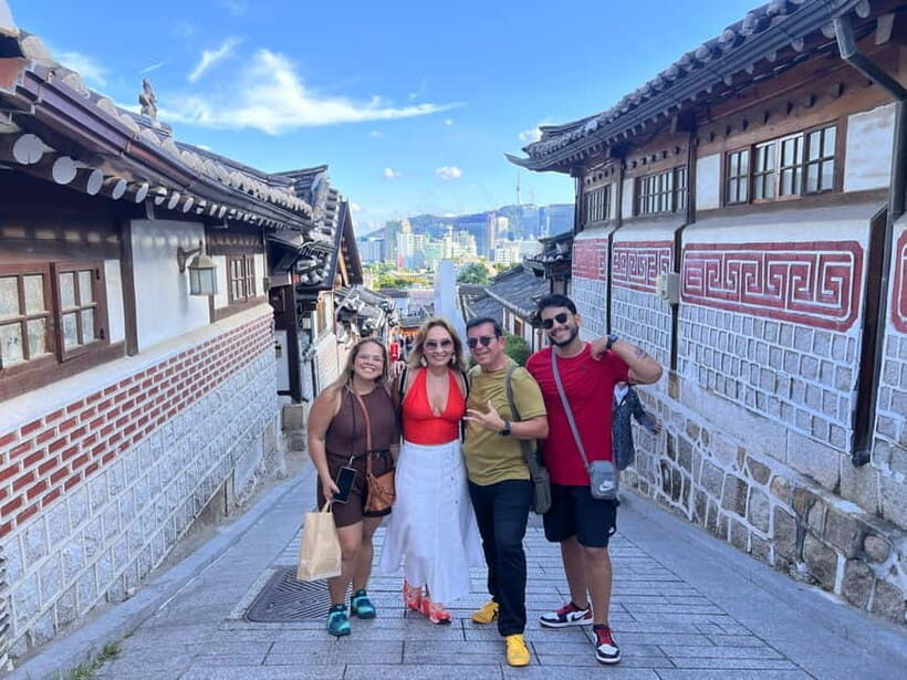 Time Travel in Seoul: Gyeongbokgung, Folk Museum & Bukchon - The National Folk Museum: A Window into Korean Daily Life