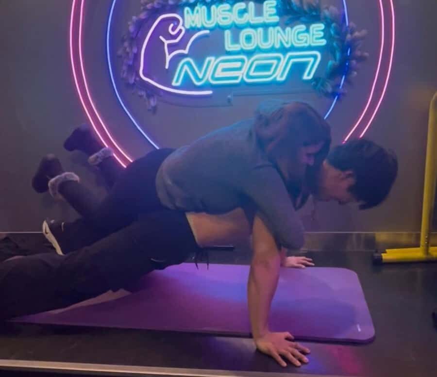 Tokyo After Dark for Women: Fujoshi, BL & Stylish Nightlife - The Atmosphere and Vibe