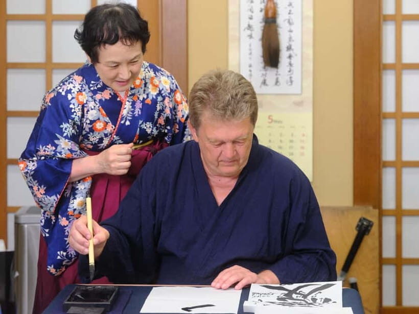 Tokyo: Calligraphy Experience with Kimono or Samue - Dress-up and Additional Touches