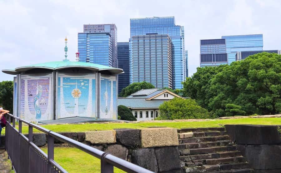 Tokyo Castle: Imperial Palace, Shogun & Garden Walking Tour - Exploring the Itinerary: What You’ll Actually See