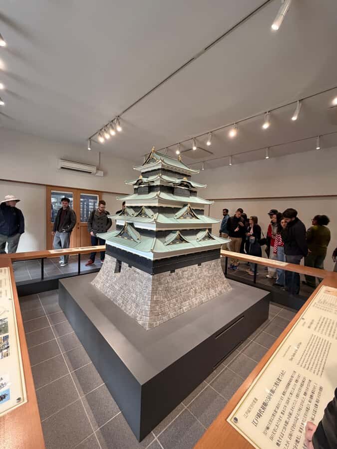 Tokyo: Imperial Palace and Ishibashi bridge walking tour - The Practical Side: What to Expect