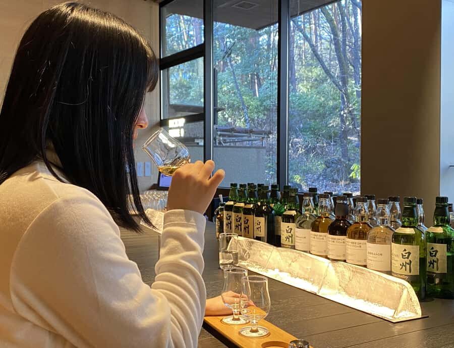 Tokyo: Mt. Fuji Highlights and Whisky Museum Private Tour - Saiko Iyashi no Sato: A Glimpse into Traditional Life