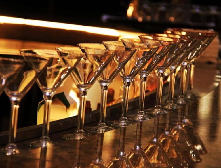 Tokyo Nightlife Girls' Bar Tour with Local Guide - Deep Dive into the Itinerary