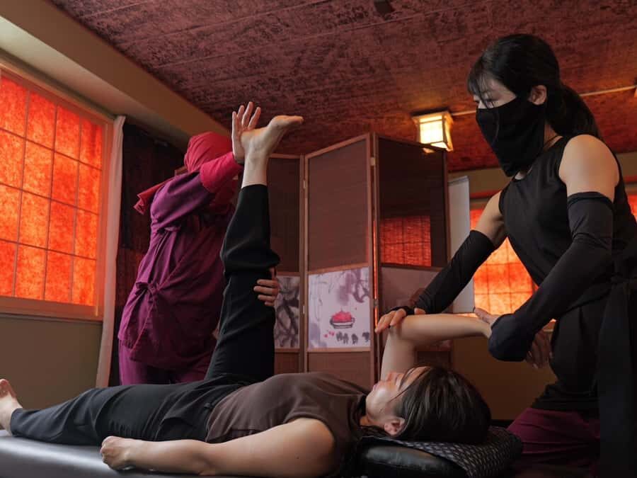 Tokyo: Ninja-Style Stretch Coordinated by 2 Physiotherapists - Practical Considerations & Tips