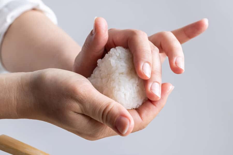 Tokyo: Onigiri Making Experience - Japanese Traditional Food - Enjoying Miso Soup