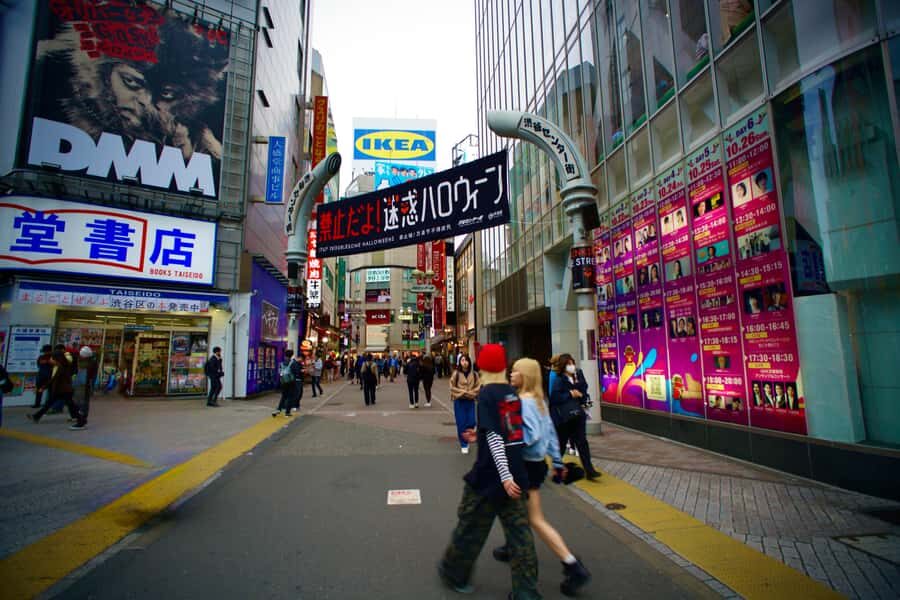 Tokyo: Shibuya Video recording Tour - The Experience of a Professional Videographer
