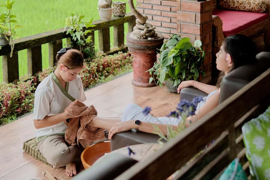 Ubud: 2-Hour Spa with Flower Bath & Rice Field View - The Experience Provider and Group Size  